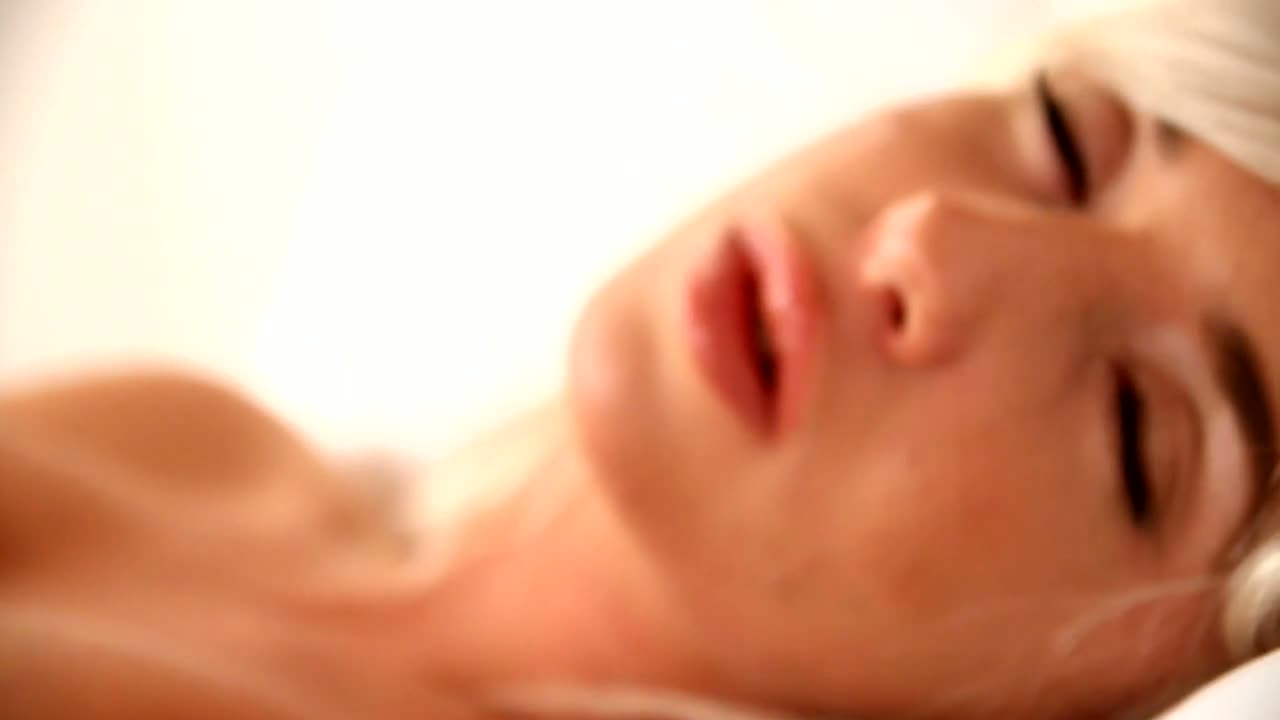 MC-Nudes - Emma: Insomnia